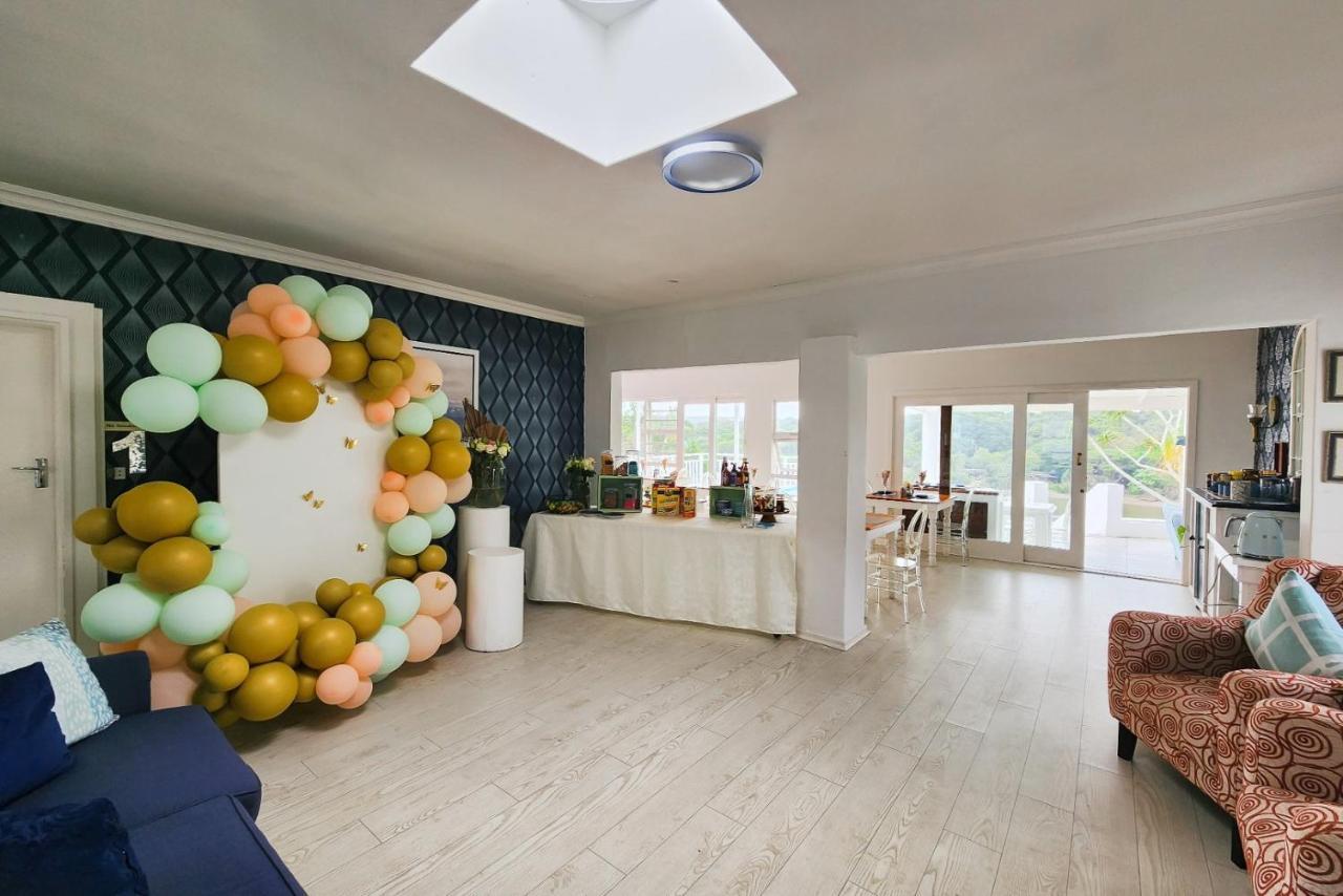 Blue'S Guest House - East London Bonza Bay Exterior foto