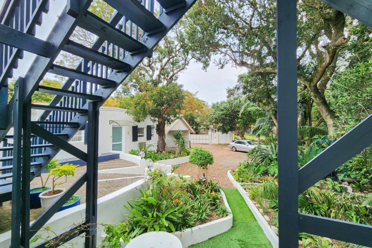 Blue'S Guest House - East London Bonza Bay Exterior foto