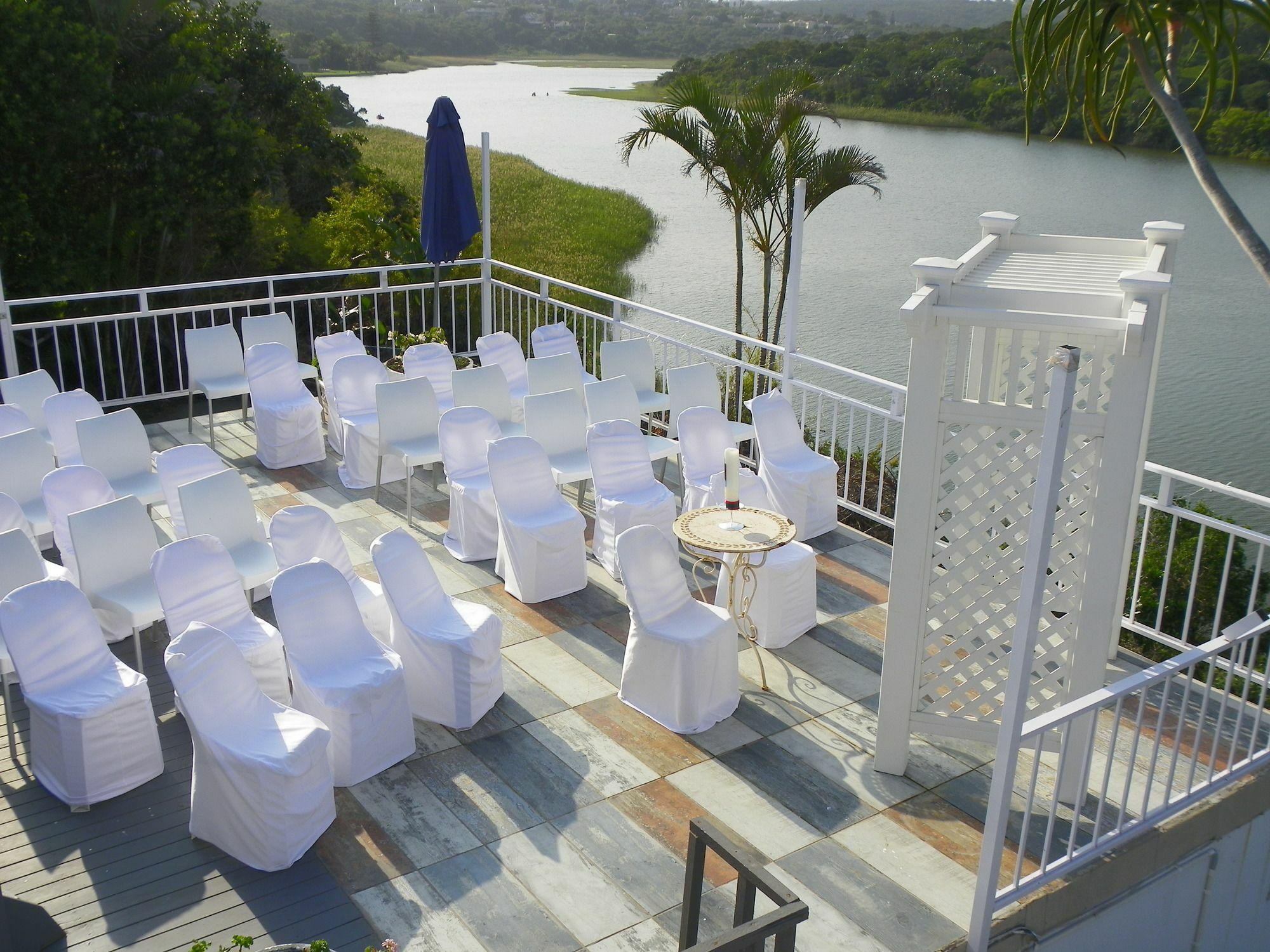 Blue'S Guest House - East London Bonza Bay Exterior foto